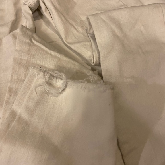 Lightly worn, stretchy white skinny jeans - Picture 2 of 5